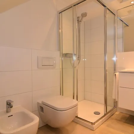 Luv &amp Lee, Whg 8 Westerland